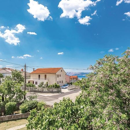 2 Bedroom Stunning Apartment In Novi Vinodolski Esterno foto