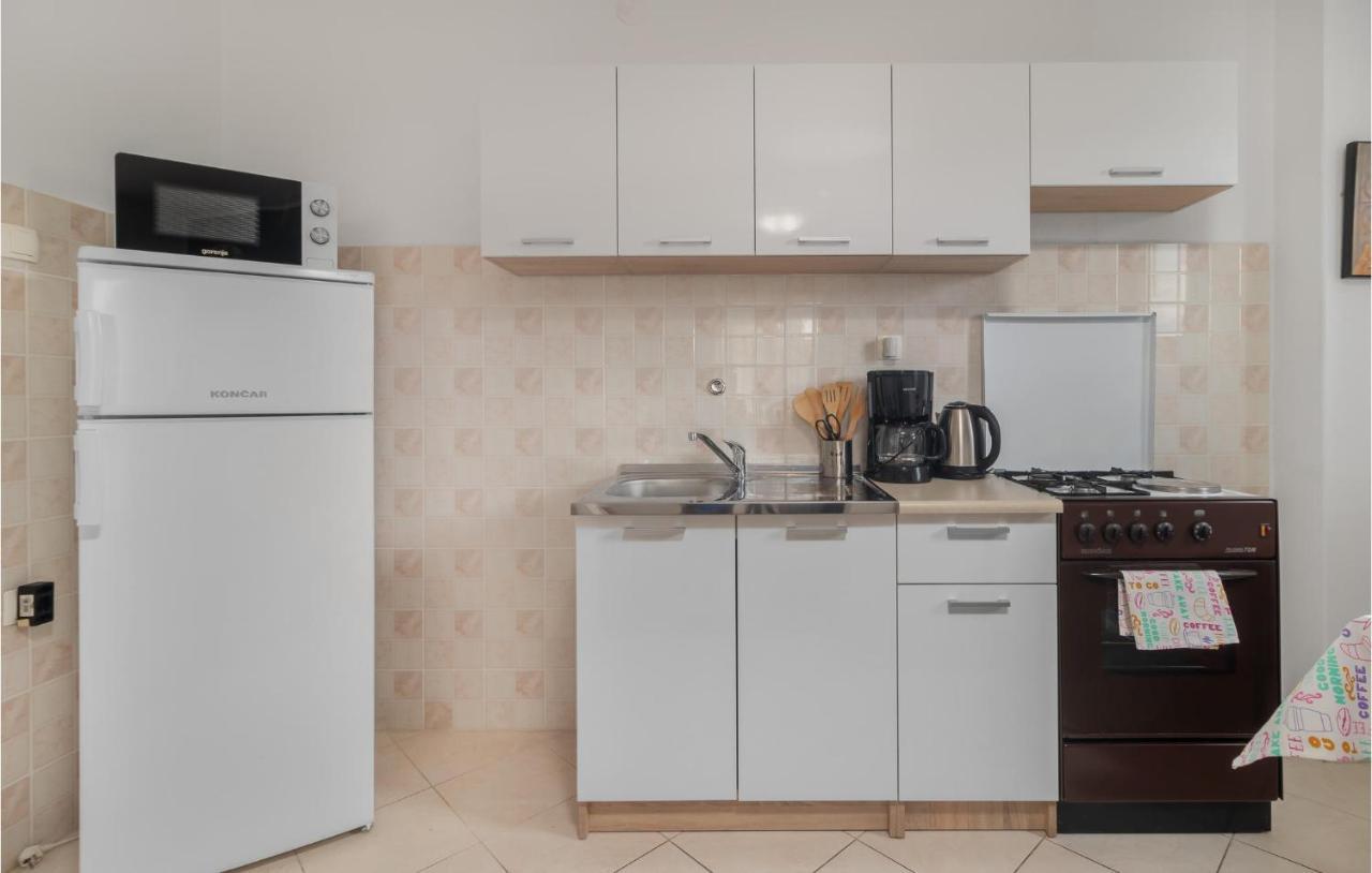 2 Bedroom Stunning Apartment In Novi Vinodolski Esterno foto