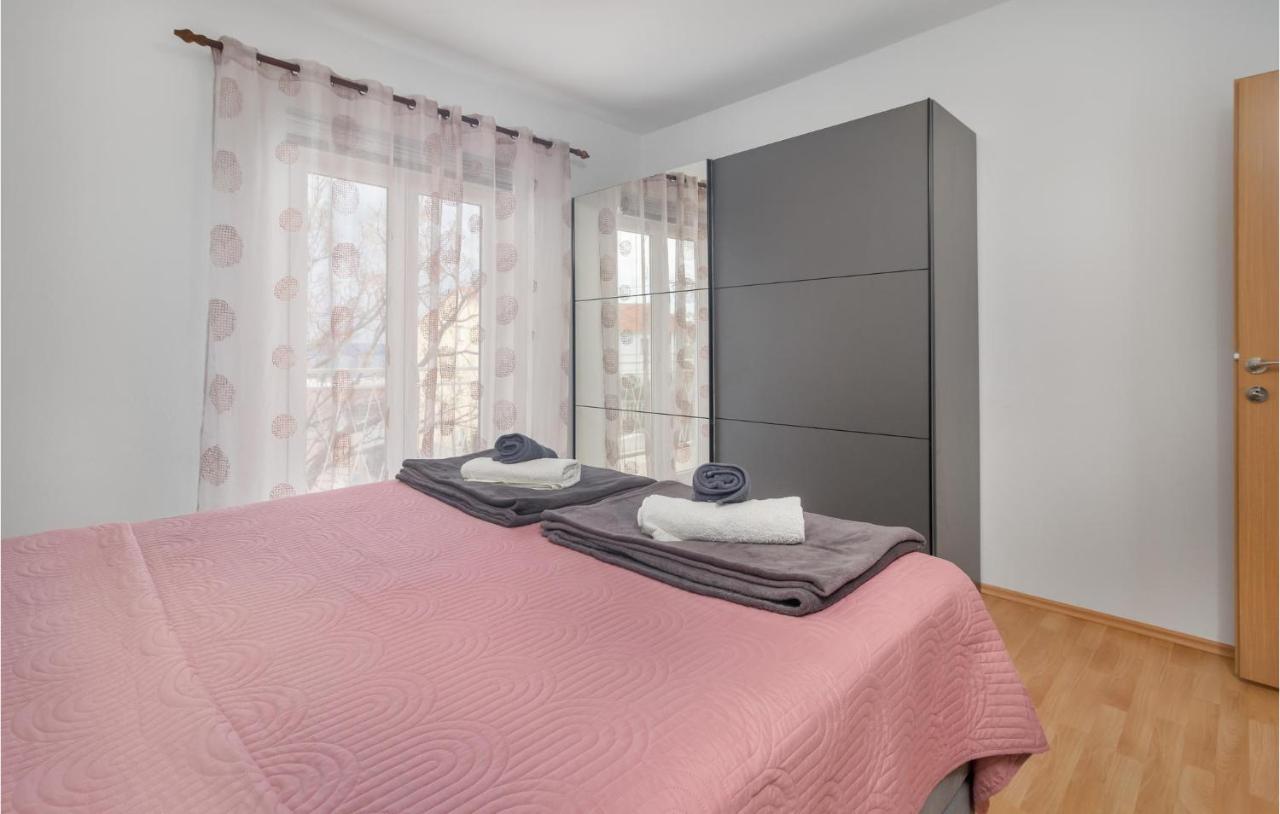 2 Bedroom Stunning Apartment In Novi Vinodolski Esterno foto