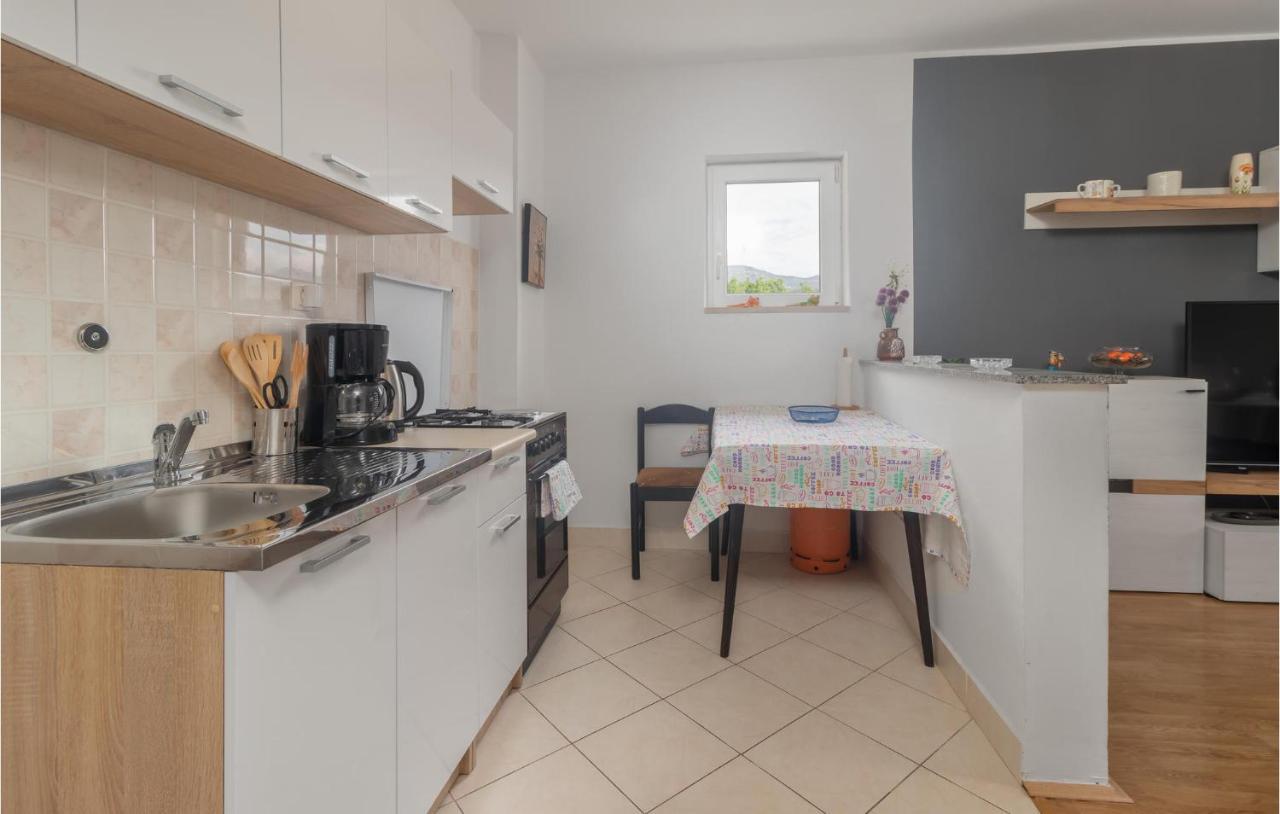 2 Bedroom Stunning Apartment In Novi Vinodolski Esterno foto