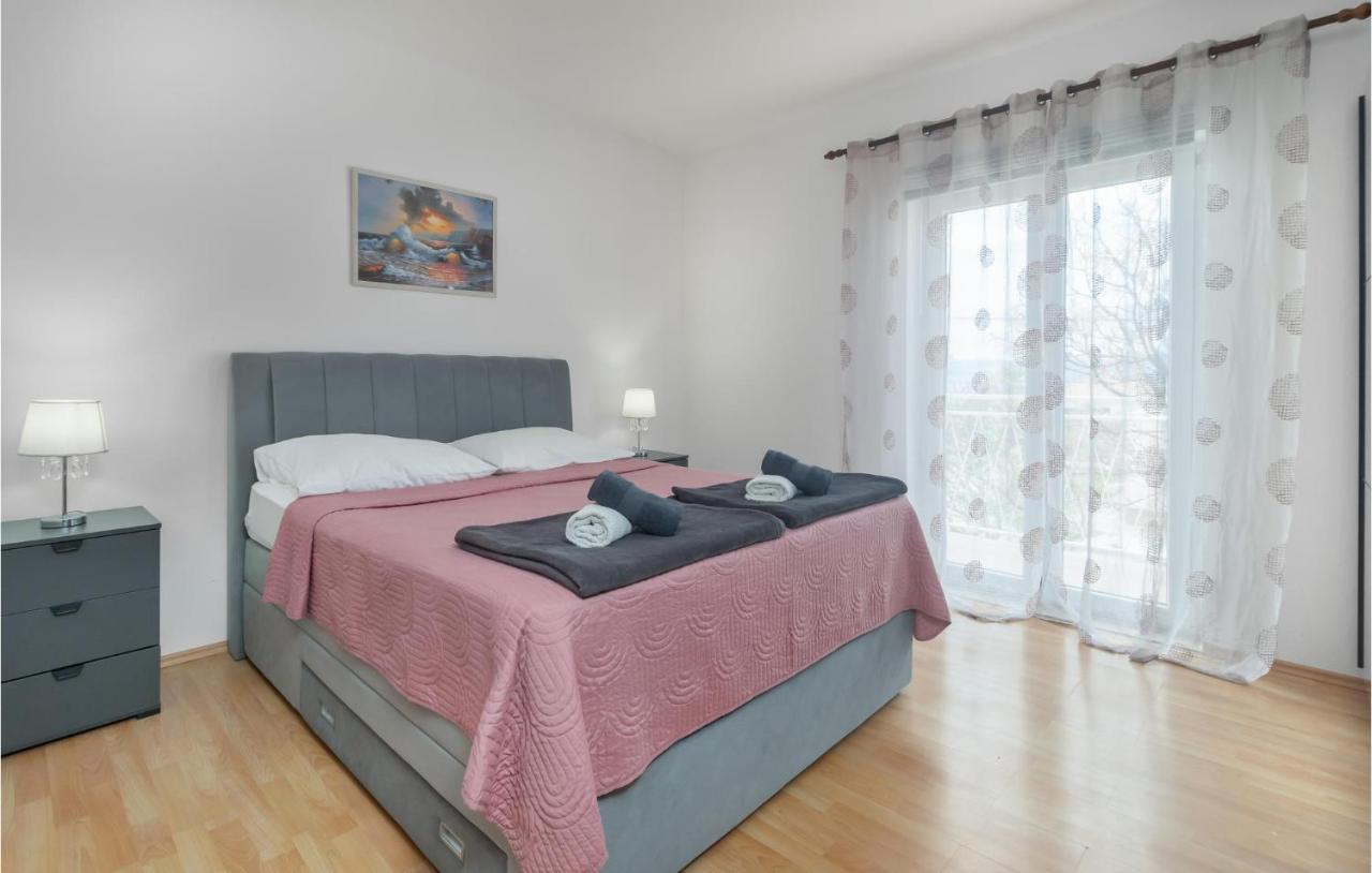2 Bedroom Stunning Apartment In Novi Vinodolski Esterno foto